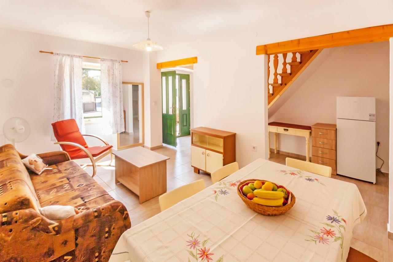 House Krizanic In Marcana, Istria, With 2 Apartments, Total 9 Guests Екстериор снимка