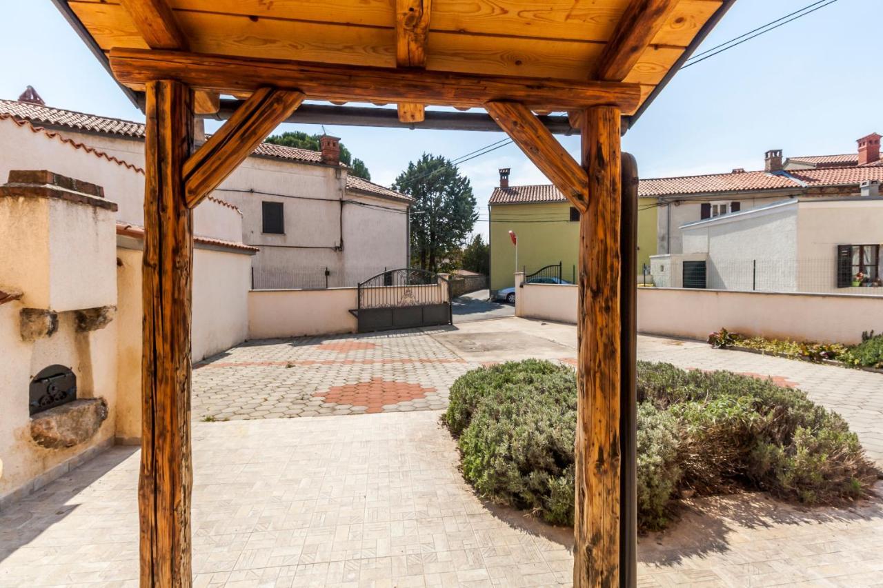 House Krizanic In Marcana, Istria, With 2 Apartments, Total 9 Guests Екстериор снимка