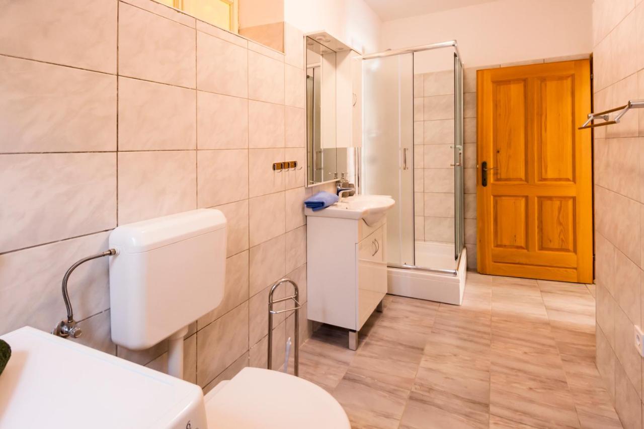 House Krizanic In Marcana, Istria, With 2 Apartments, Total 9 Guests Екстериор снимка