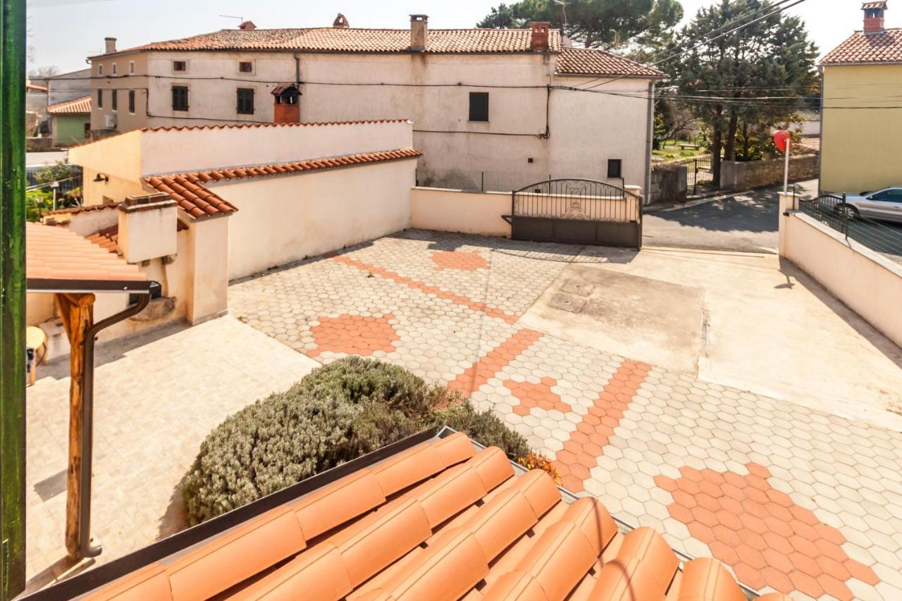House Krizanic In Marcana, Istria, With 2 Apartments, Total 9 Guests Екстериор снимка