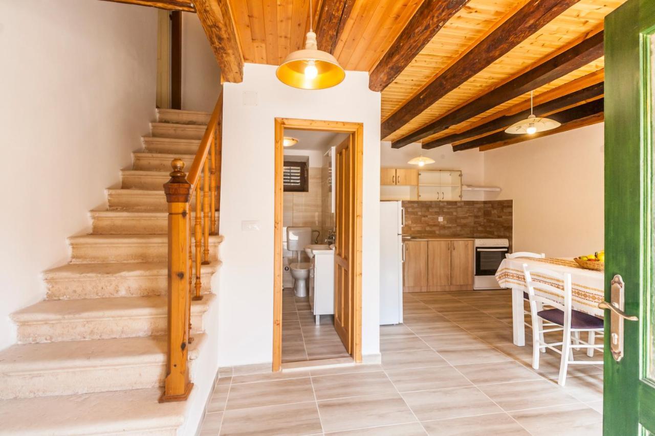 House Krizanic In Marcana, Istria, With 2 Apartments, Total 9 Guests Екстериор снимка