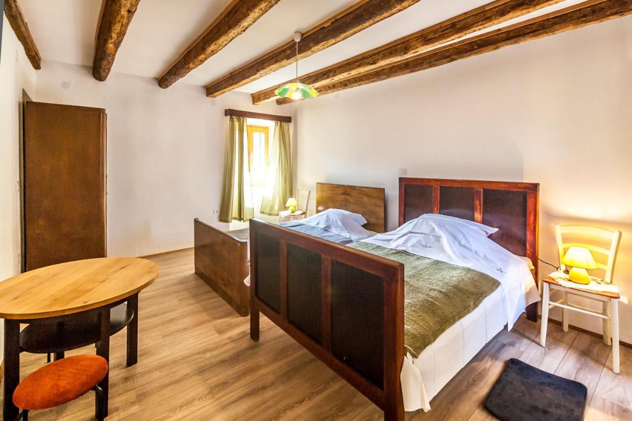 House Krizanic In Marcana, Istria, With 2 Apartments, Total 9 Guests Екстериор снимка