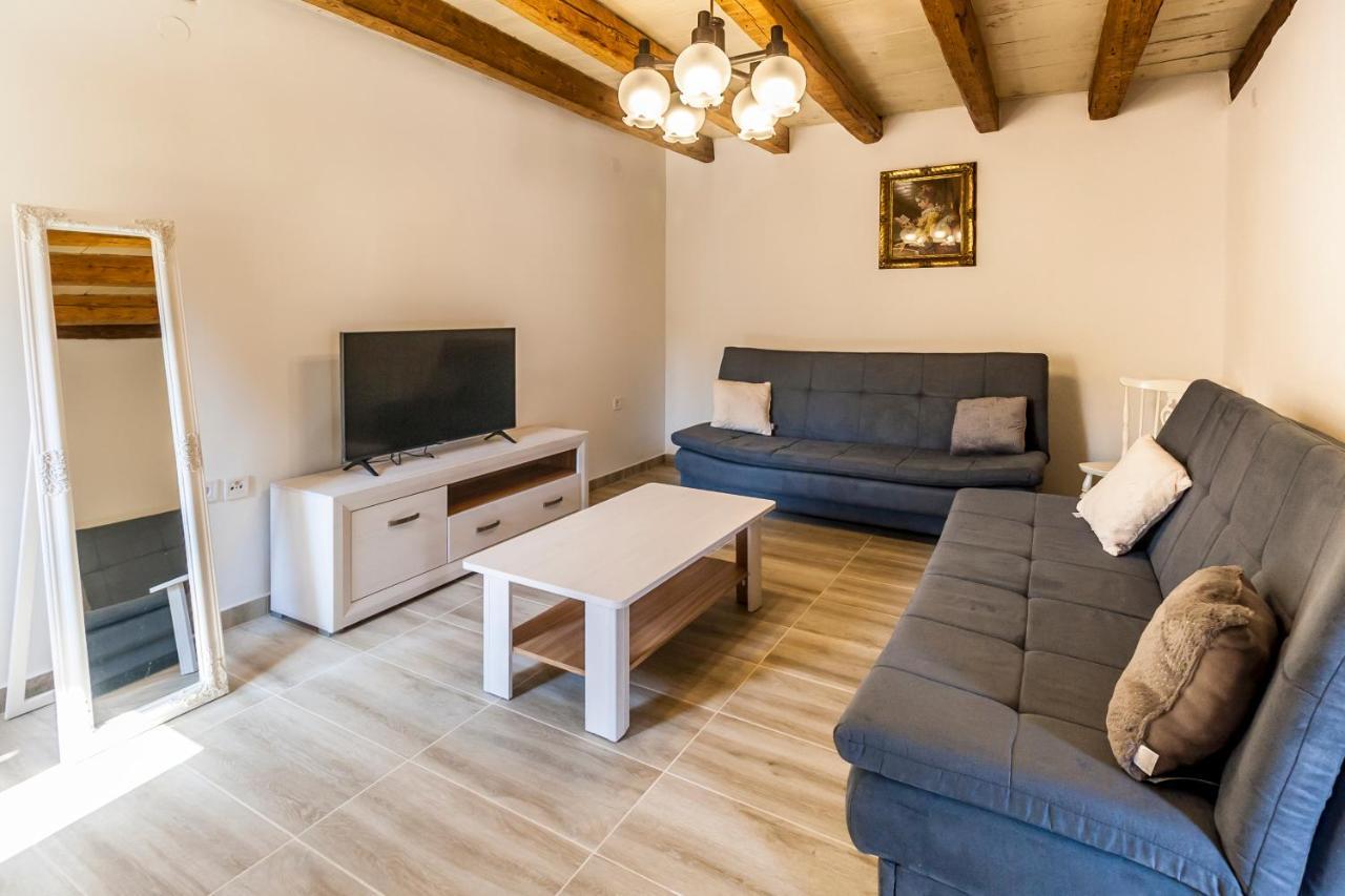House Krizanic In Marcana, Istria, With 2 Apartments, Total 9 Guests Екстериор снимка