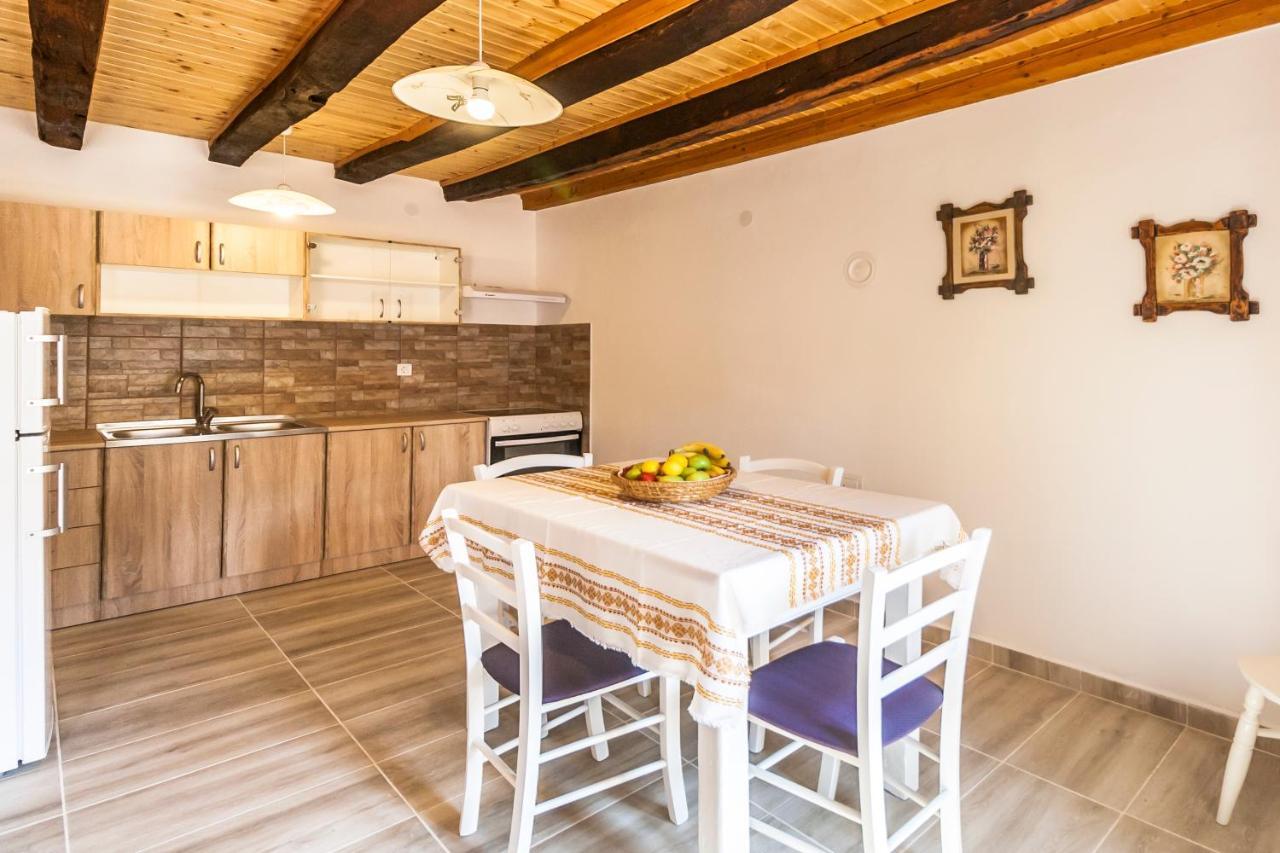House Krizanic In Marcana, Istria, With 2 Apartments, Total 9 Guests Екстериор снимка