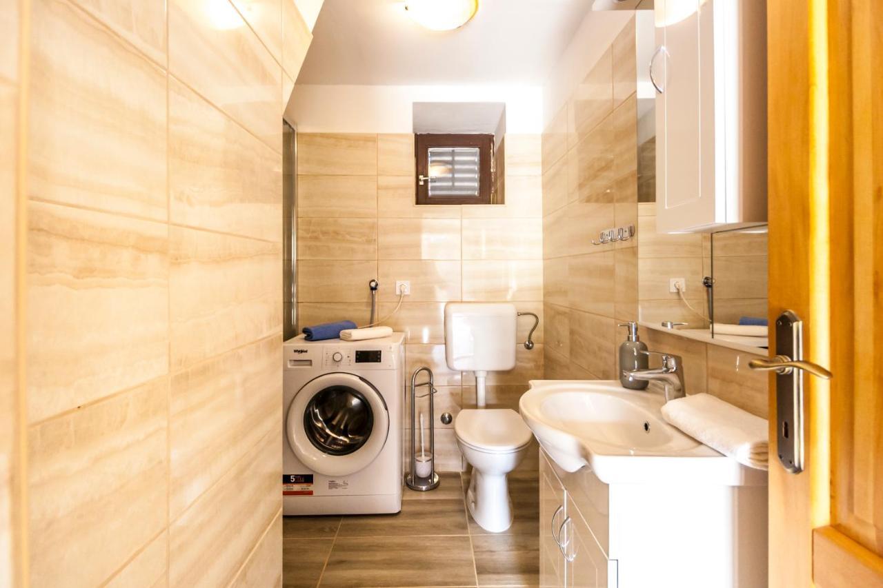 House Krizanic In Marcana, Istria, With 2 Apartments, Total 9 Guests Екстериор снимка