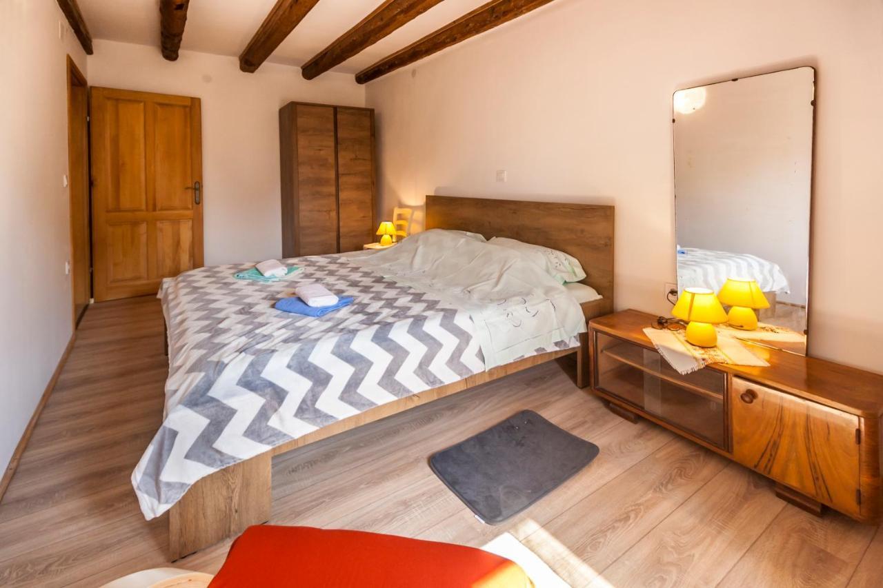 House Krizanic In Marcana, Istria, With 2 Apartments, Total 9 Guests Екстериор снимка